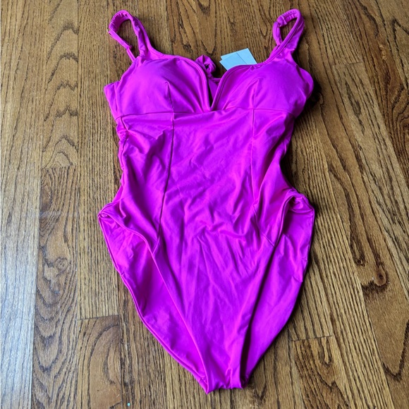BECCA BY REBECCA VIRTUE
Erin Plunge One Piece Swimsuit. Size medium - Picture 3 of 4